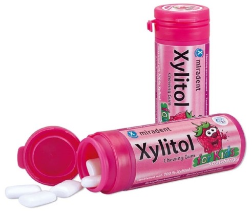 Жевательная резинка с ксилитом MIRADENT Xylitol Chewing Gum (Земляника), 30г
